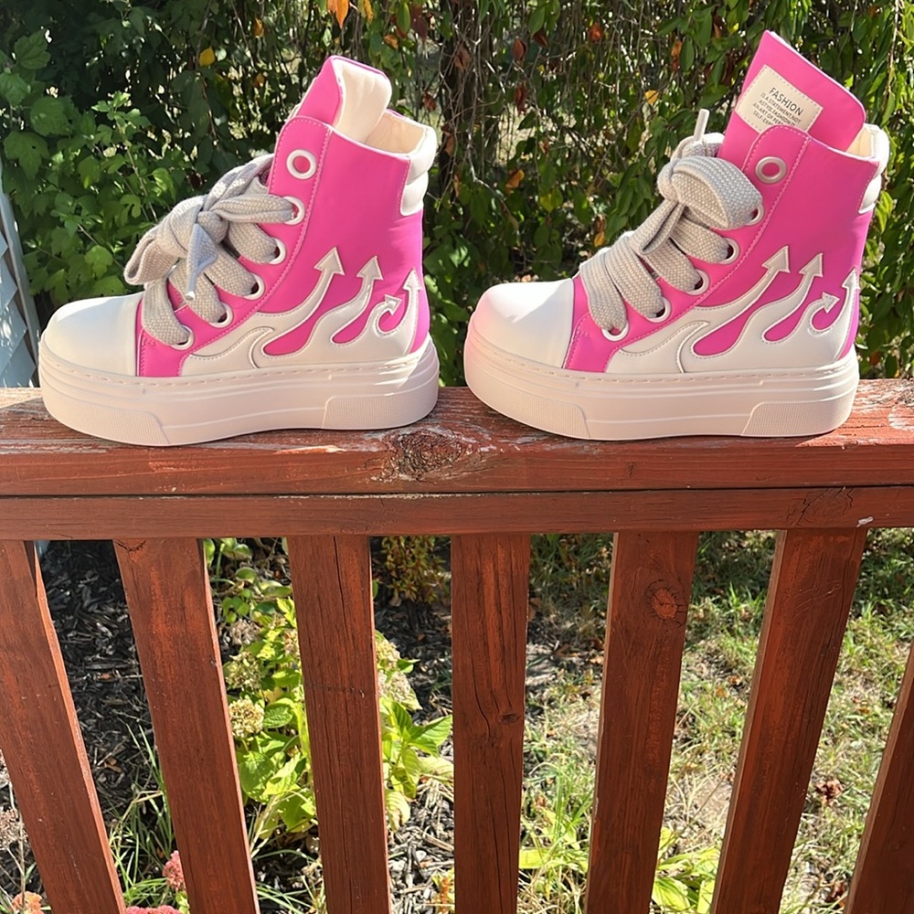 Women’s Pink and White High-Top Sneakers size US size 8- 8 1/2 - Picture 2 of 6